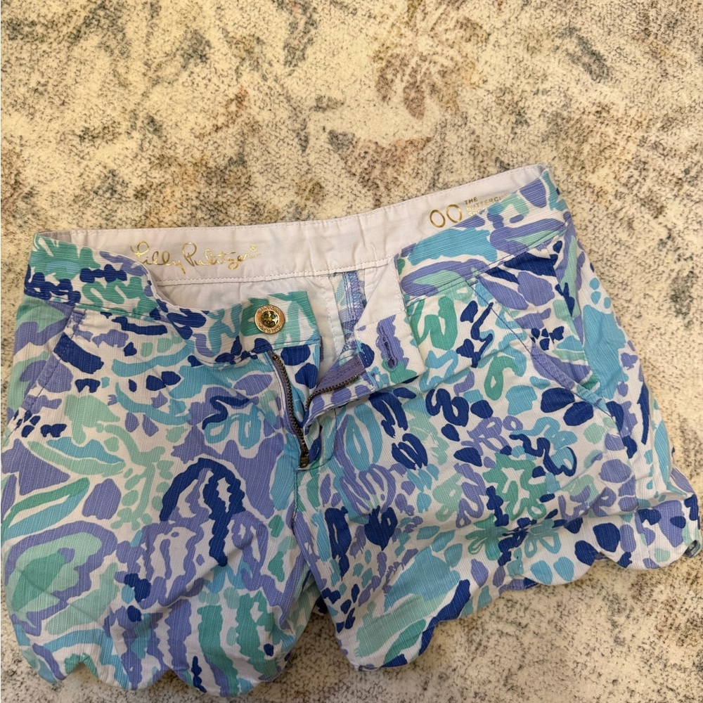 Lilly Pulitzer Women's Blue and Green Patterned Shorts